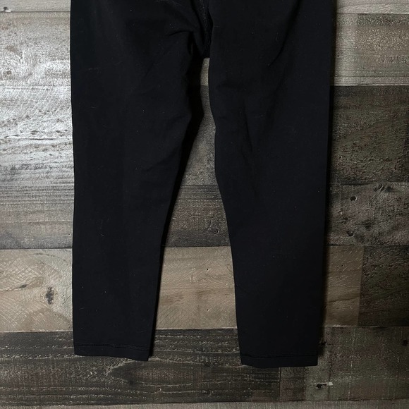 SOLD Lululemon High Rise Crop Pants 6 - Picture 6 of 7